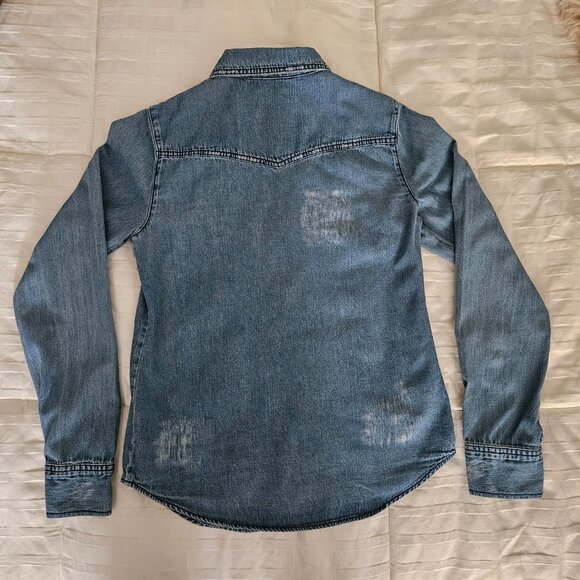 Miley Cyrus Distressed Blue Denim Button Up Long Sleeved Snap Shirt Size SMALL - Picture 2 of 4
